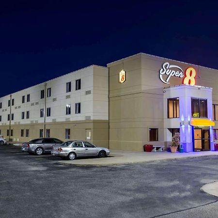 Hotel Super 8 By Wyndham Wichita North Esterno foto