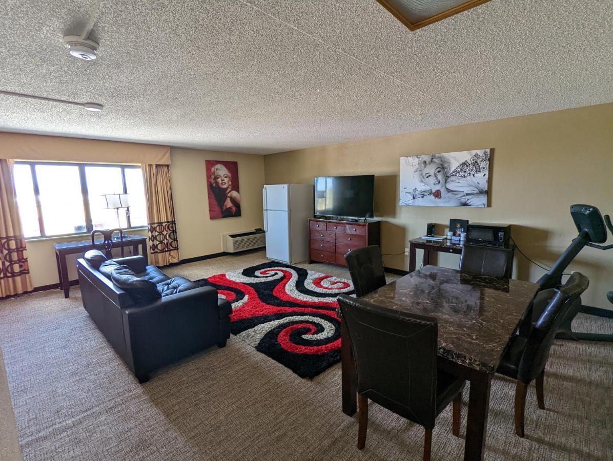Hotel Super 8 By Wyndham Wichita North Esterno foto