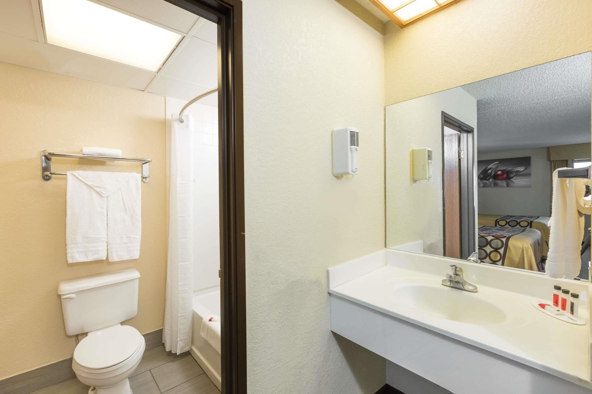 Hotel Super 8 By Wyndham Wichita North Esterno foto