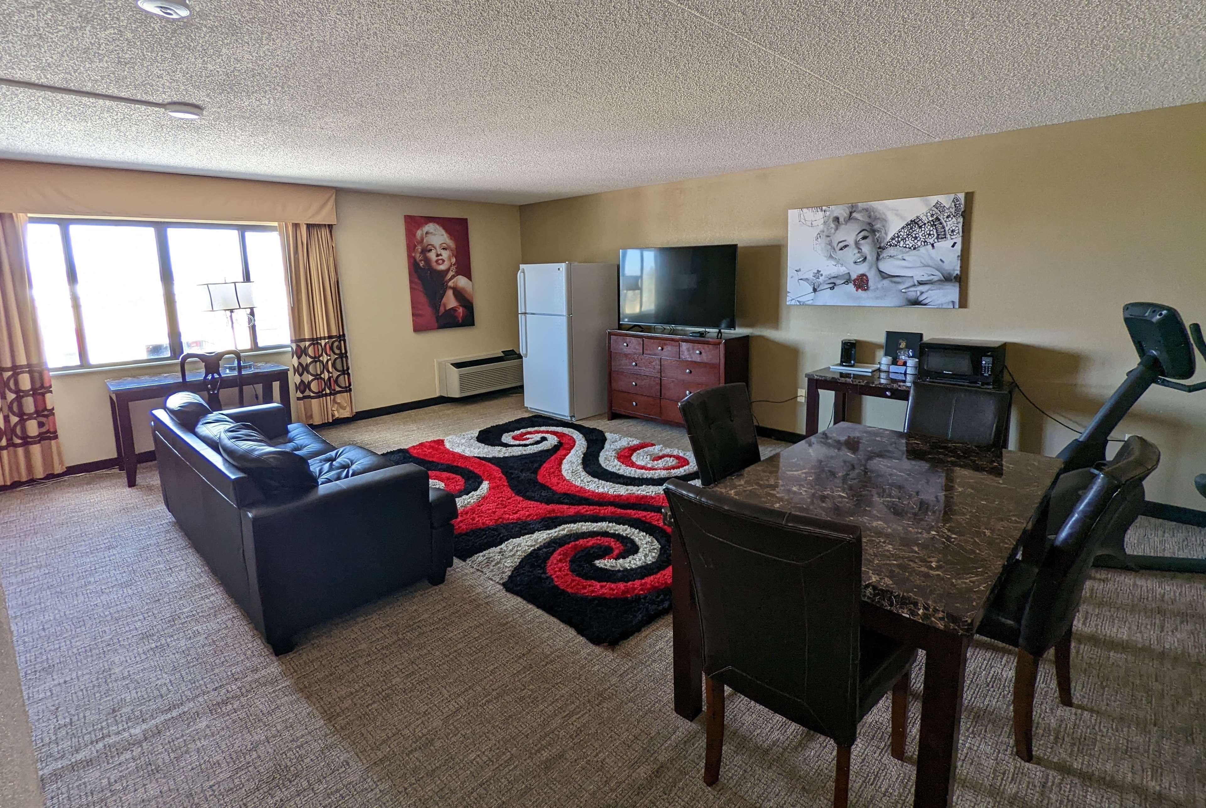 Hotel Super 8 By Wyndham Wichita North Esterno foto