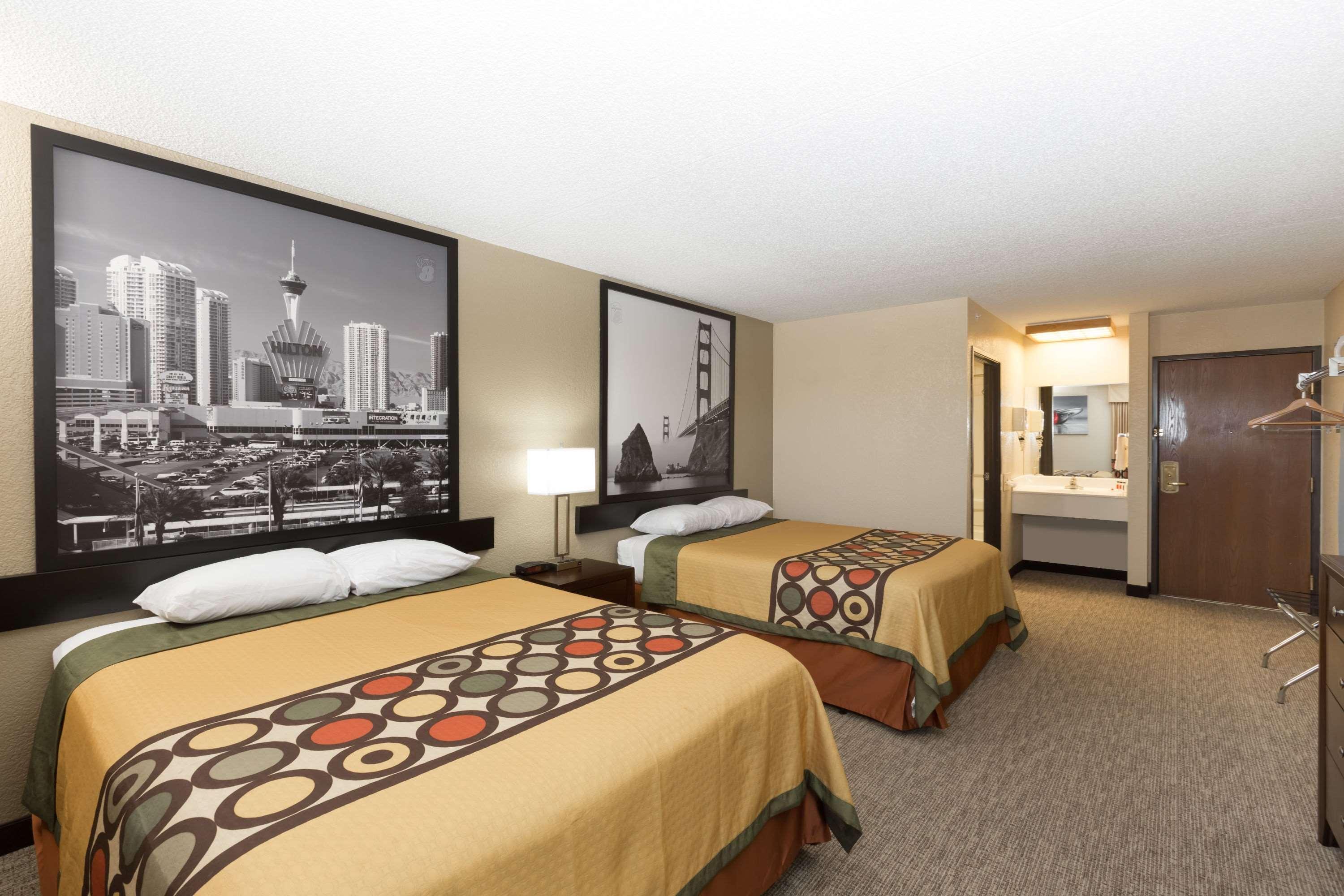 Hotel Super 8 By Wyndham Wichita North Esterno foto