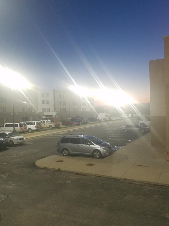 Hotel Super 8 By Wyndham Wichita North Esterno foto