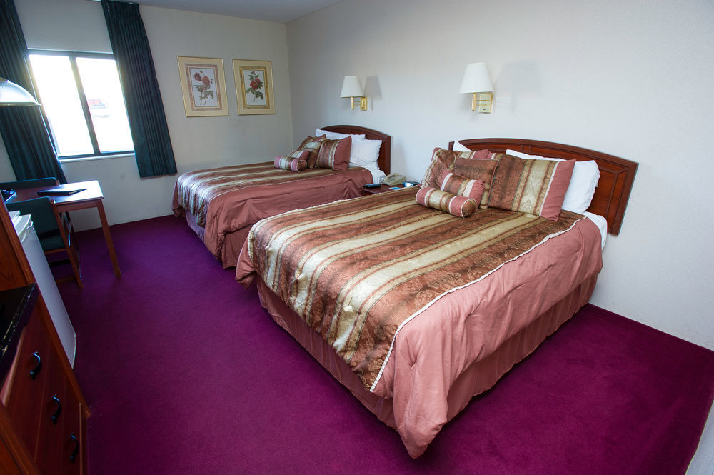 Hotel Super 8 By Wyndham Wichita North Esterno foto
