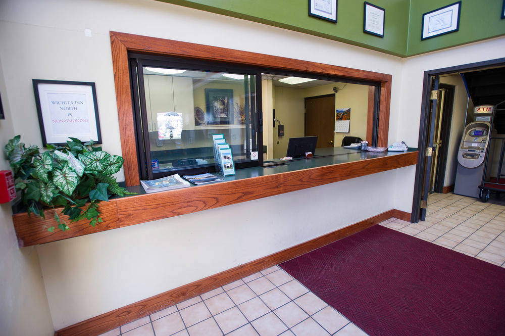 Hotel Super 8 By Wyndham Wichita North Esterno foto