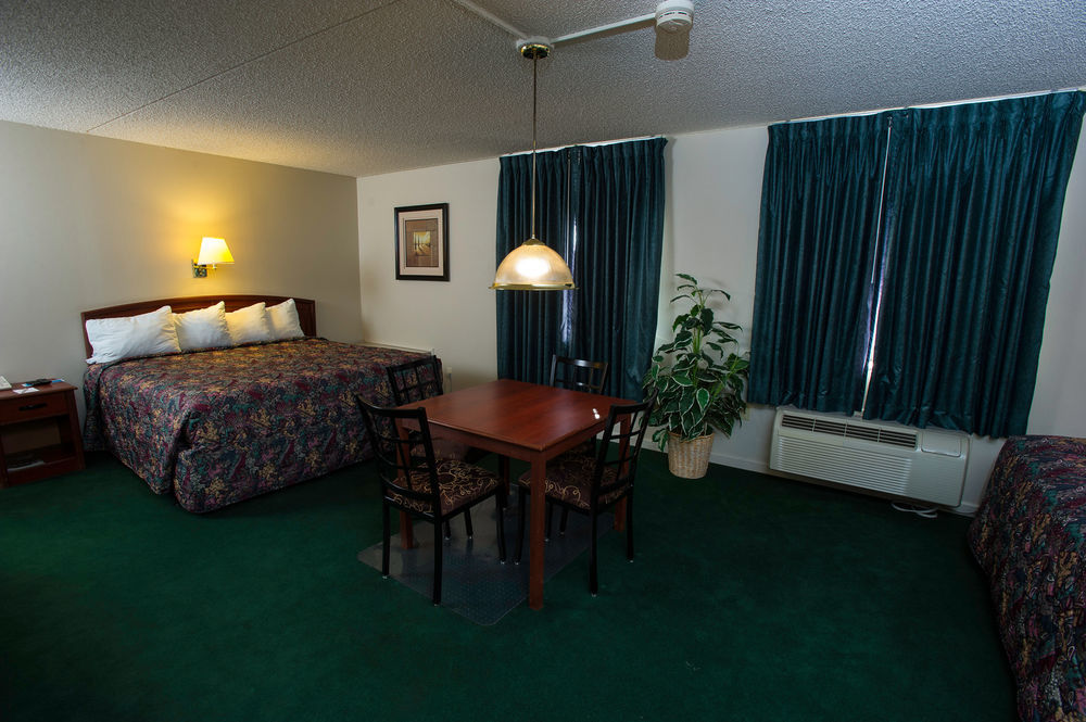 Hotel Super 8 By Wyndham Wichita North Esterno foto