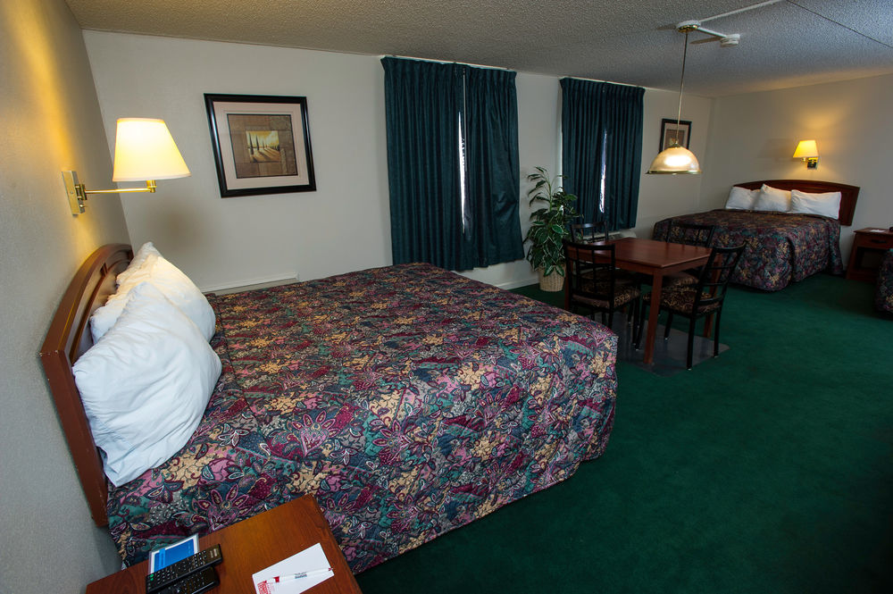 Hotel Super 8 By Wyndham Wichita North Esterno foto