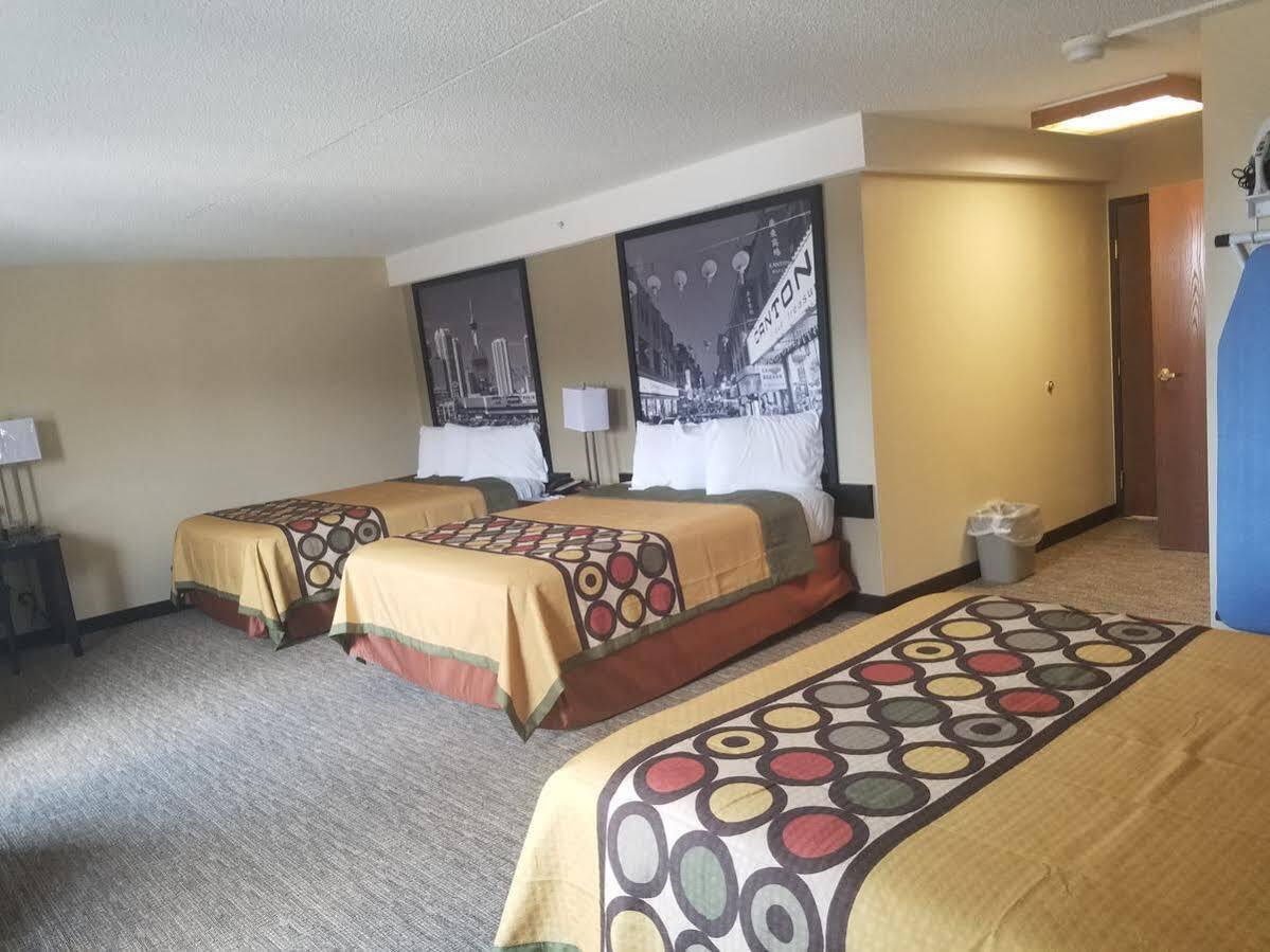 Hotel Super 8 By Wyndham Wichita North Esterno foto