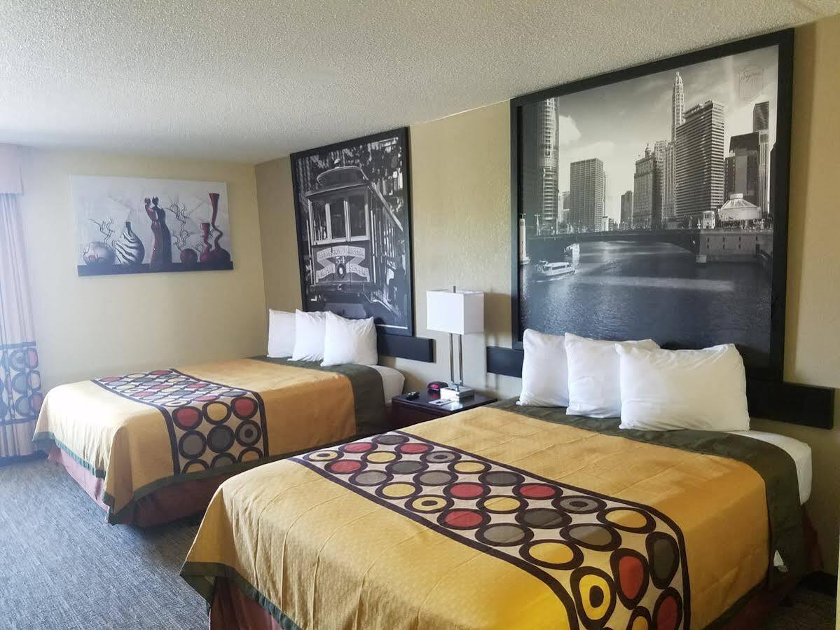 Hotel Super 8 By Wyndham Wichita North Esterno foto