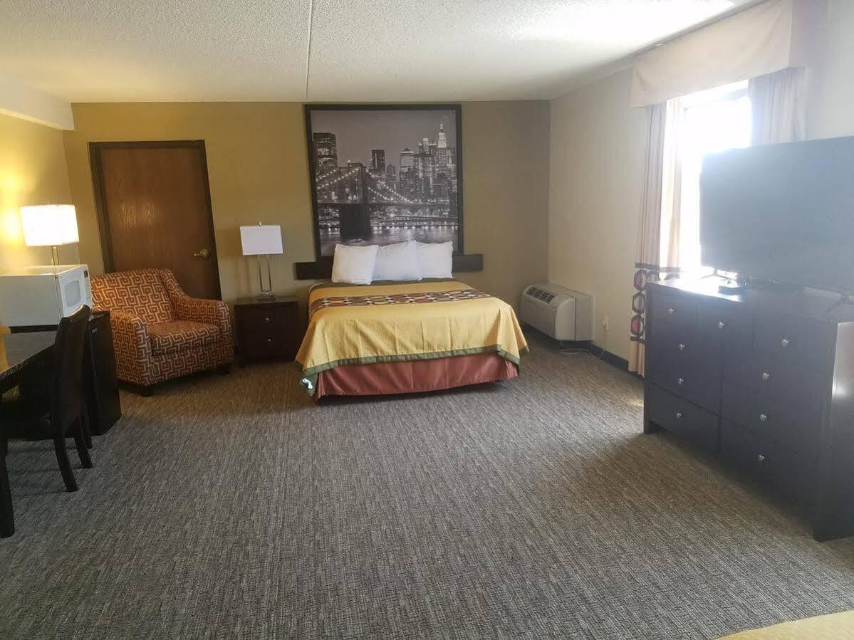Hotel Super 8 By Wyndham Wichita North Esterno foto